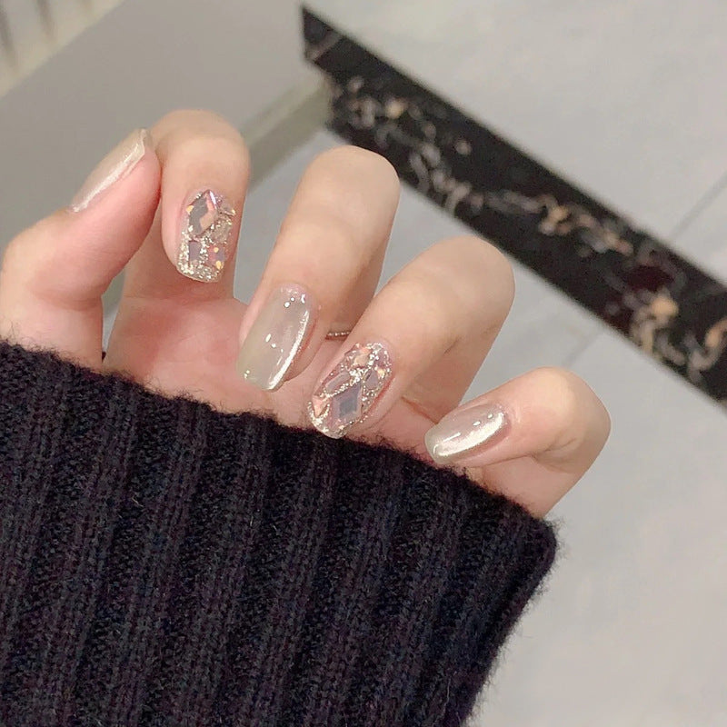 Elegante Press-On-Nagel-Set mit künstlerischen Designs Karnz