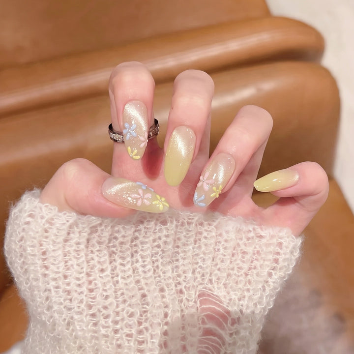 Stilvolles Press-On-Nagelset mit floralem Design Karnz