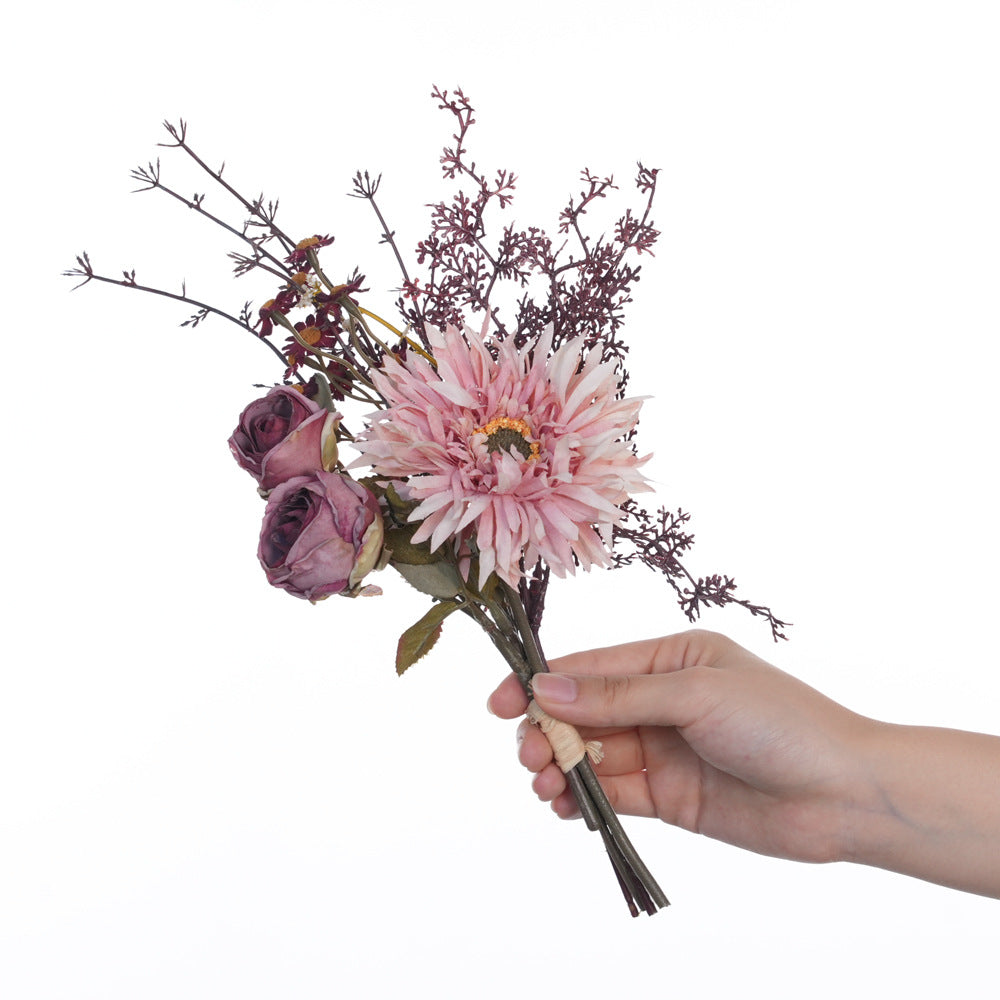 Elegante getrocknete Blumenarrangement