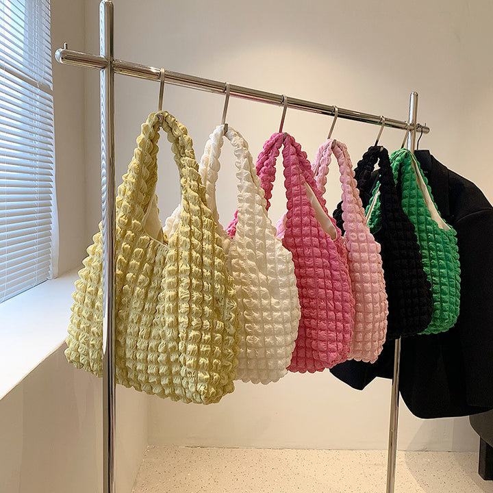Gemütliche strukturierte Schultertasche