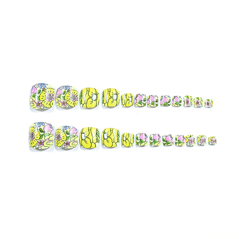 Dekorative florale Nagelkunst Karnz