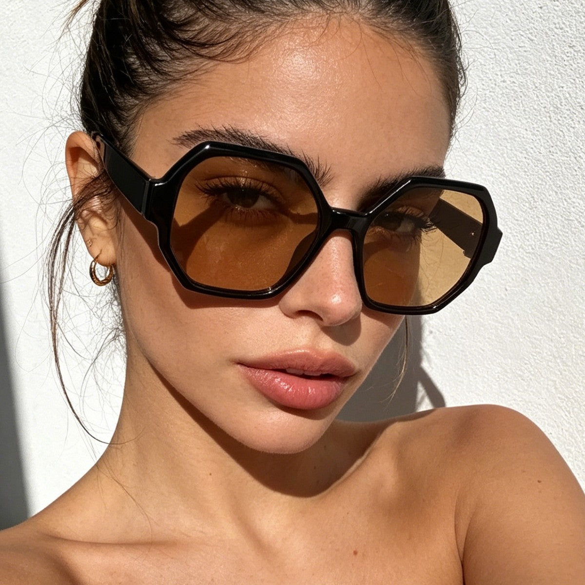 Damen modische Sonnenbrille mit hexagonalem Rahmen und UV-Schutz Karnz