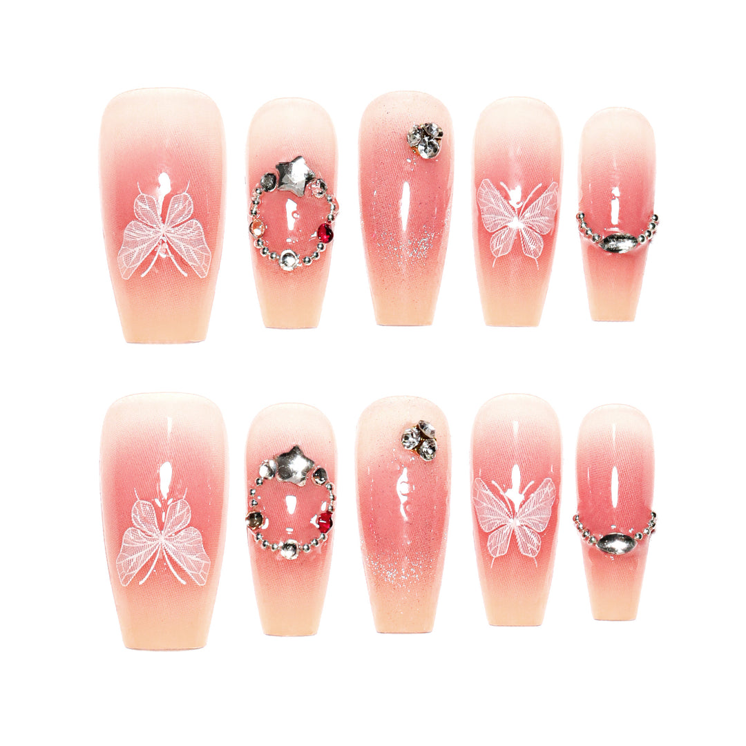 Künstliche Nagelverlängerungen mit floralem Design und funkelnden Akzenten Karnz