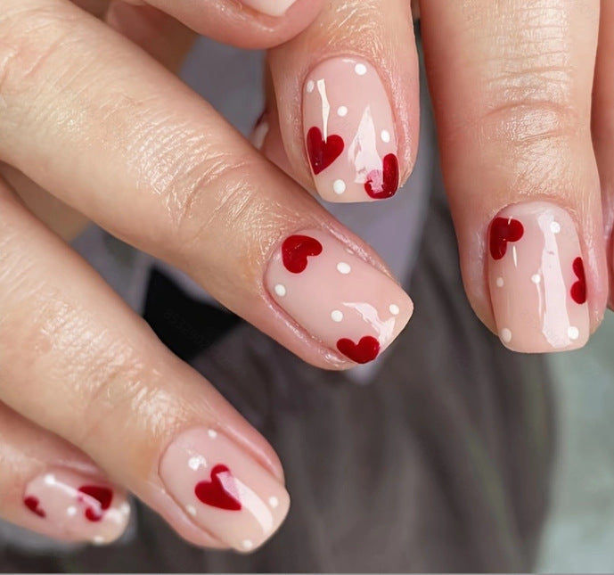 Herz-verzierte Nagelkunst-Design Karnz