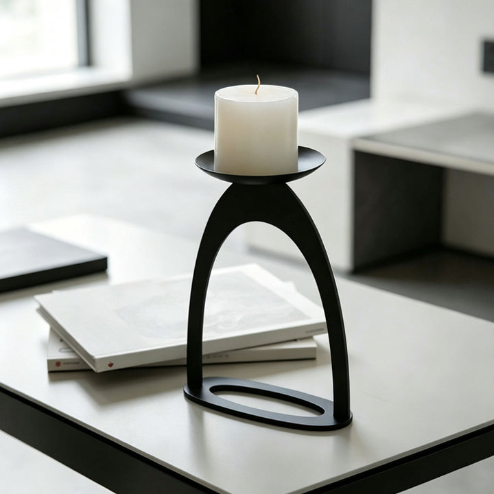 Zeitgenössischer minimalistischer Kerzenhalter
