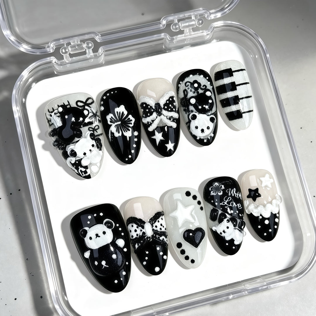 Künstlerisches Press-On Nagelkunstset mit kreativen Designs