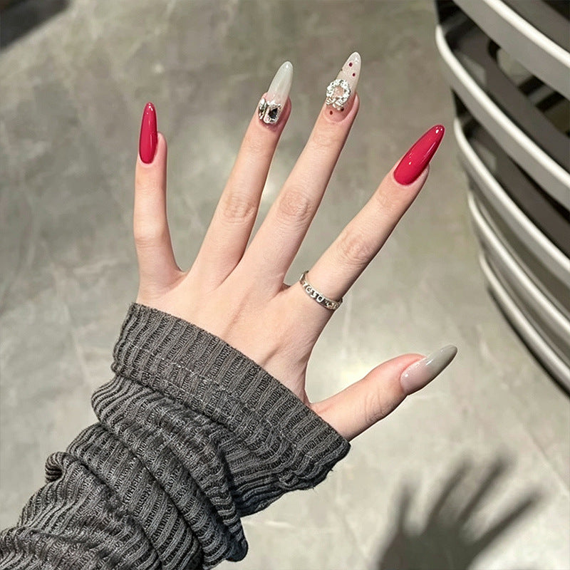 Kunstnagelset mit funkelnden Kristallakzenten und eleganten Farbverläufen Karnz