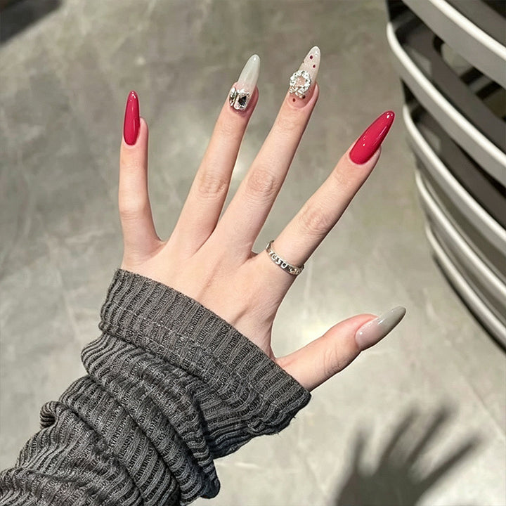 Kunstnagelset mit funkelnden Kristallakzenten und eleganten Farbverläufen Karnz