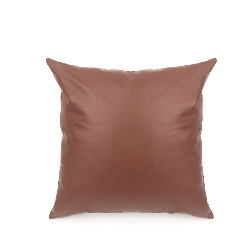 Quadratischer Premium-Kissenbezug aus veganem Nappaleder mit Soft‑Touch Oberfläche Karnz
