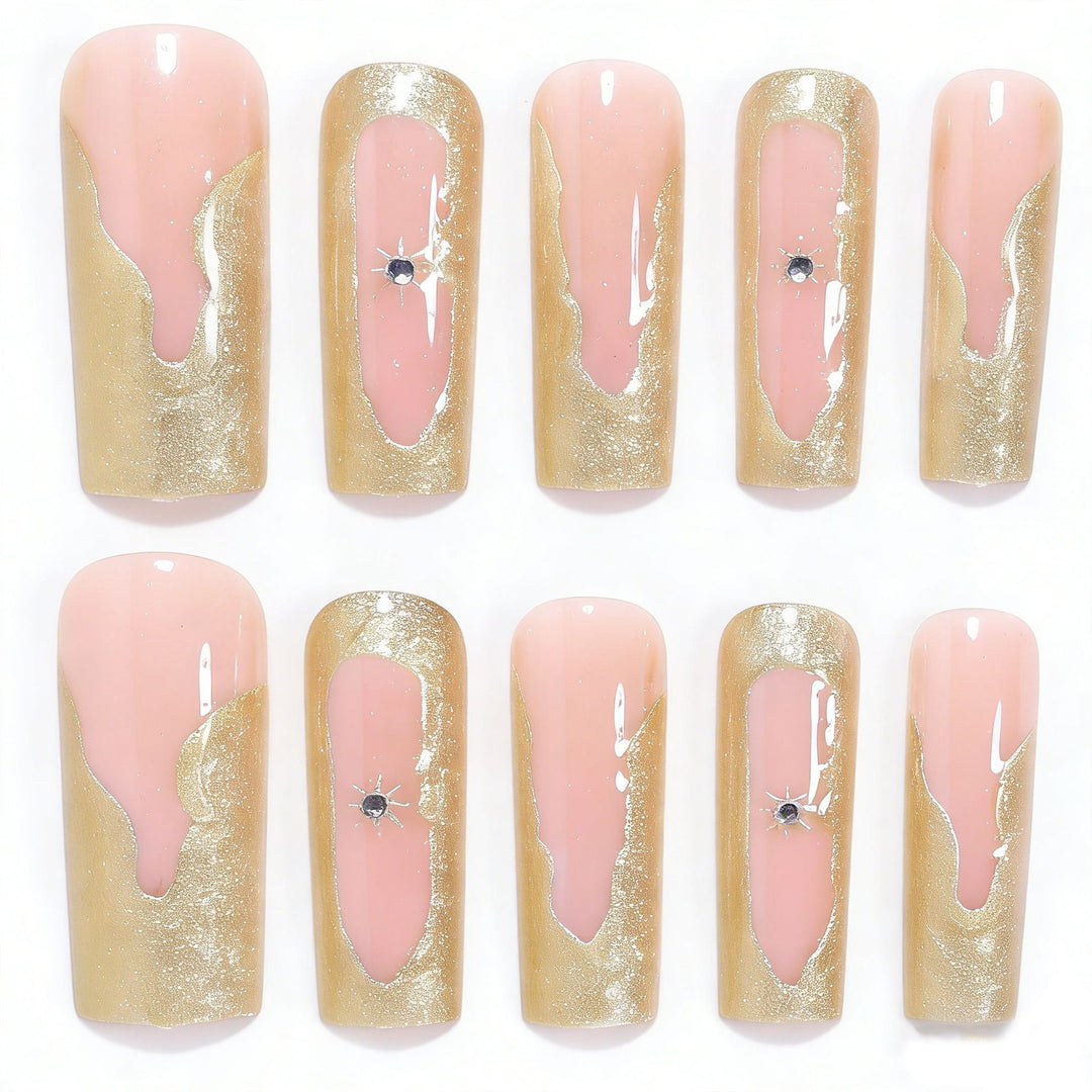 Künstlerisches langes Nagelspitzen-Set mit goldenen Akzenten Karnz