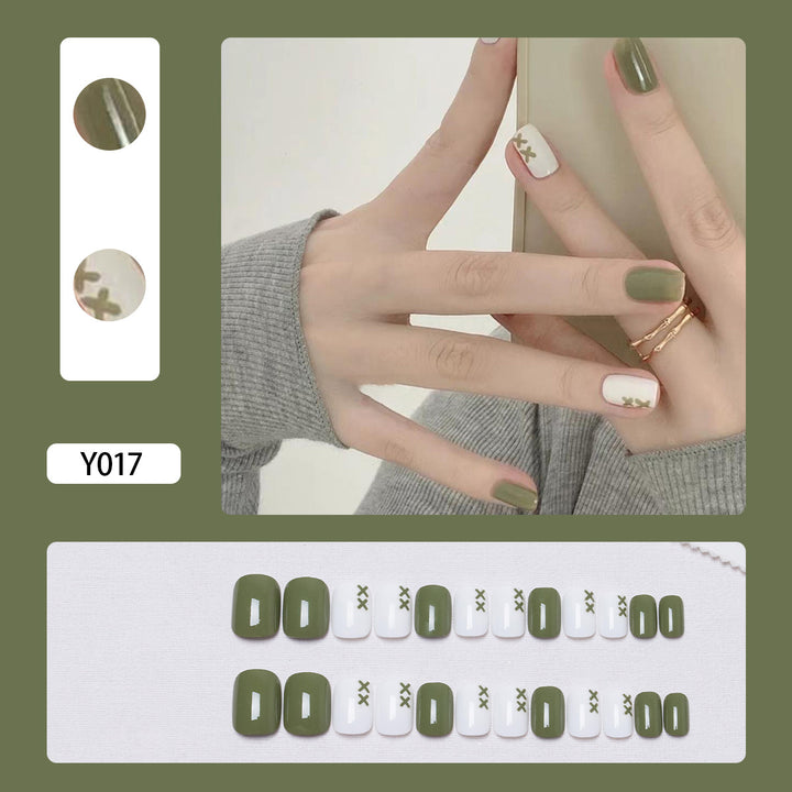Künstlerisches Press-On-Nagelset mit Herz- und Blätterdesigns