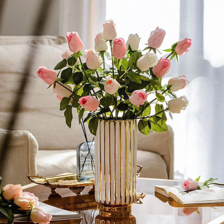 Lebensechter künstlicher rosa Rosenstamm