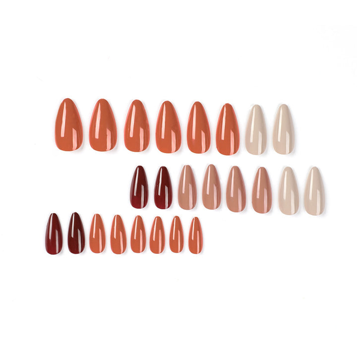Kreative Nagelkunst mit schicker Stiletto-Form Karnz