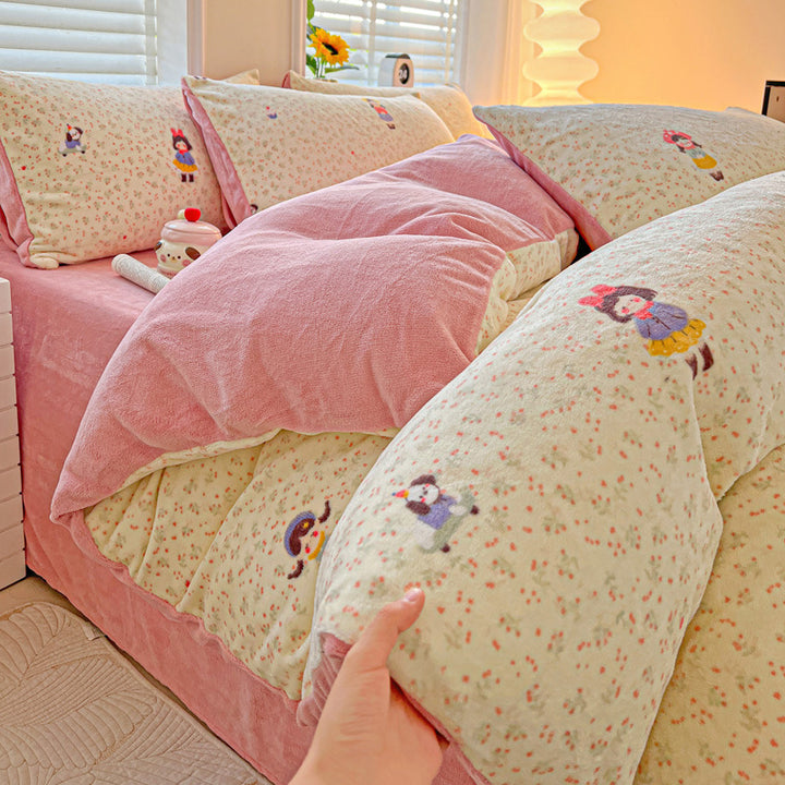 Verspielt blumenmusterte Fleece-Decke