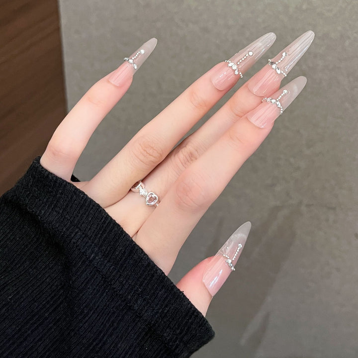 Elegante mit Strass akzentuierte Press-On Nägel Karnz