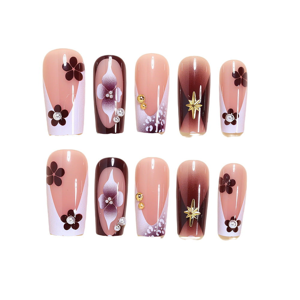 Künstlerisches Acryl-Nageldesign-Set mit floralen und goldenen Akzenten Karnz