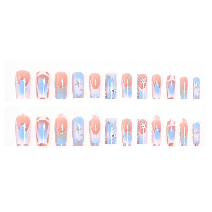 Kunstvolle Nagelspitzen mit maritimem Design Karnz
