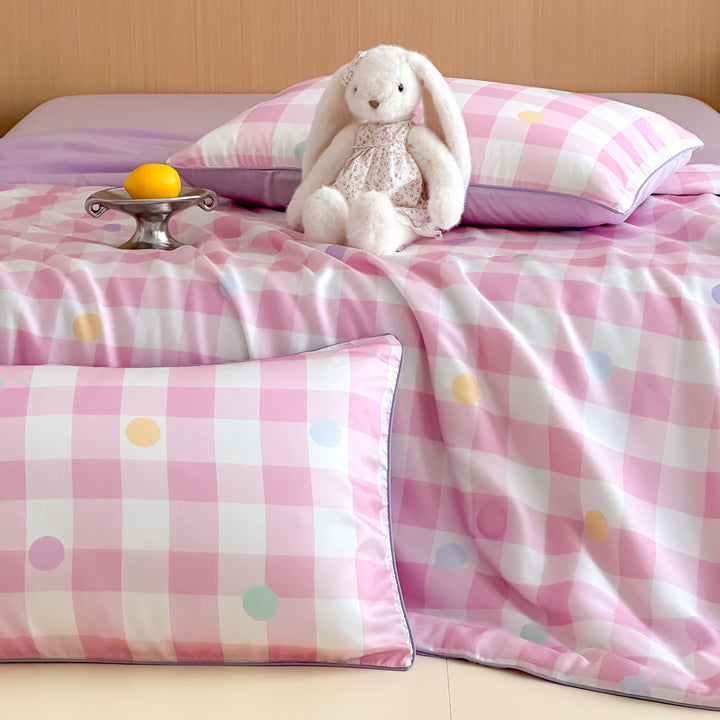 Kinder-Bettwäscheset mit gesteppter Kuscheldecke und kariertem Punktmuster Karnz