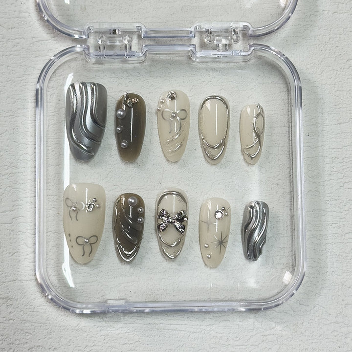 Dekorative Nagelspitzen Karnz
