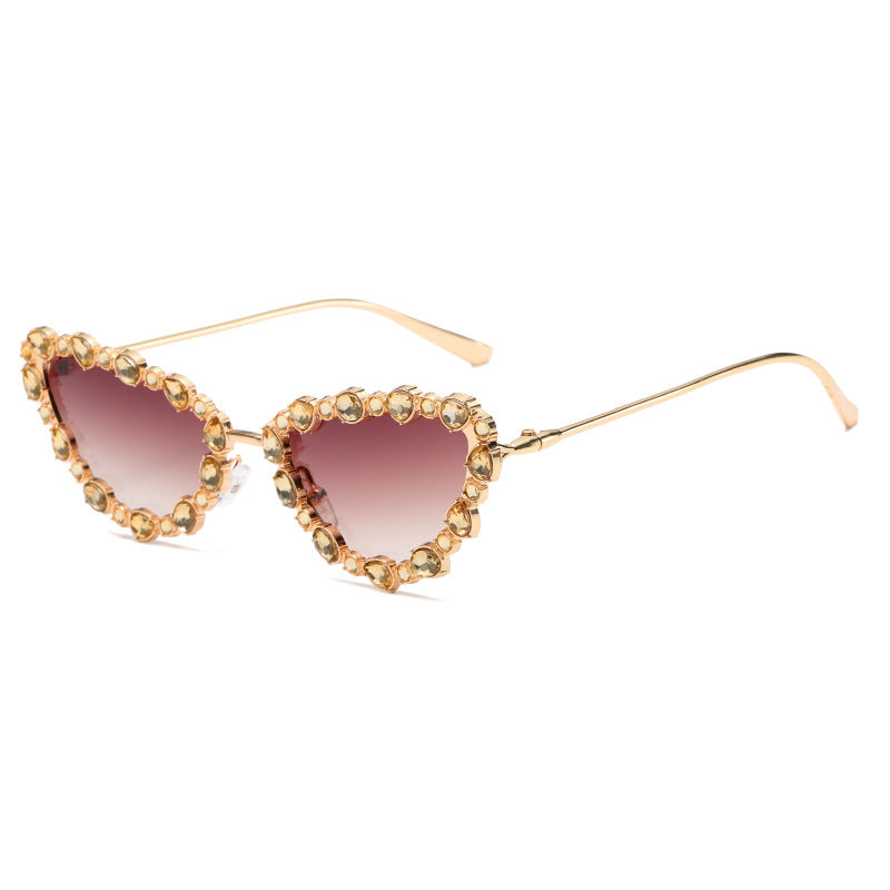 Damen Herzförmige Designer-Sonnenbrille mit glamourösem Kristallrahmen Karnz