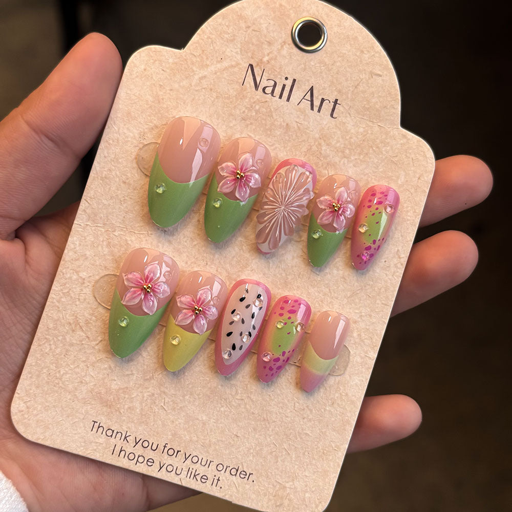 Künstlerisches floral gemustertes Press-On Nagelset Karnz