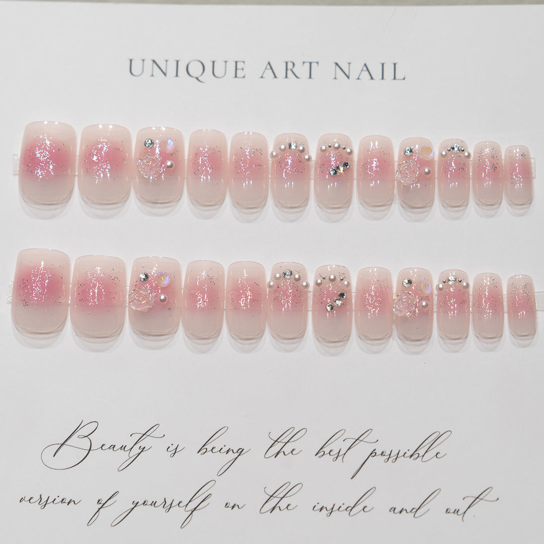 Elegante Strass-Nagelkunst