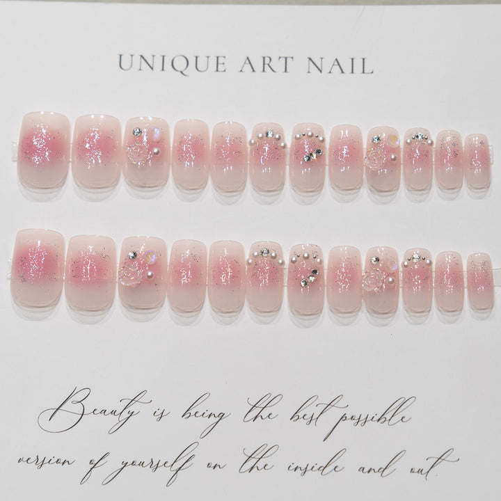 Elegante Strass-Nagelkunst