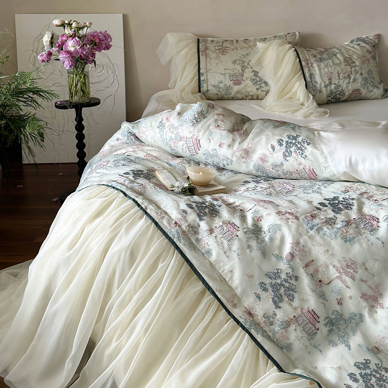 Satin-Bettwäsche-Set mit Rüschen-Bettrock und Vintage-Toile-Print