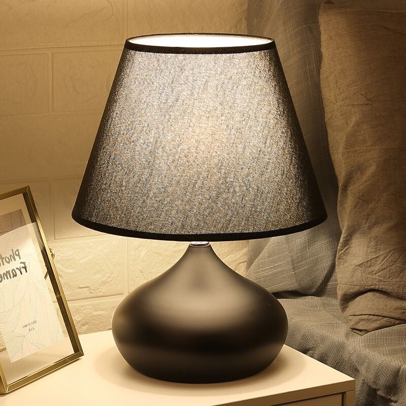 Zeitgenössische Stoffschirm-Tischlampe