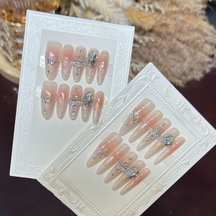 Dekoratives Stiletto Nagelkunstset Karnz