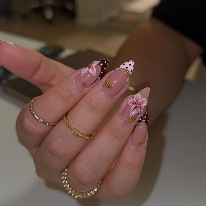 Florale Akzent Stiletto Nagelkunst Verbesserungen Karnz