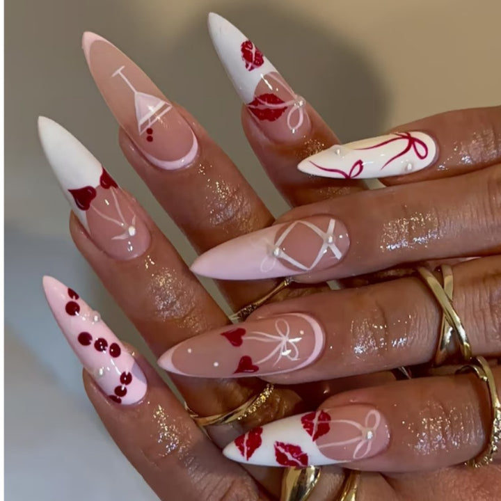 Romantisches Kuss-Thematisches Press-On Nagelset Karnz