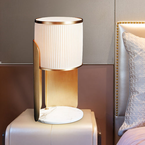 Elegante Marmorbasis Tischlampe mit gefüttertem Schirm