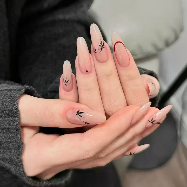 Dekorative Nagelkunst Karnz