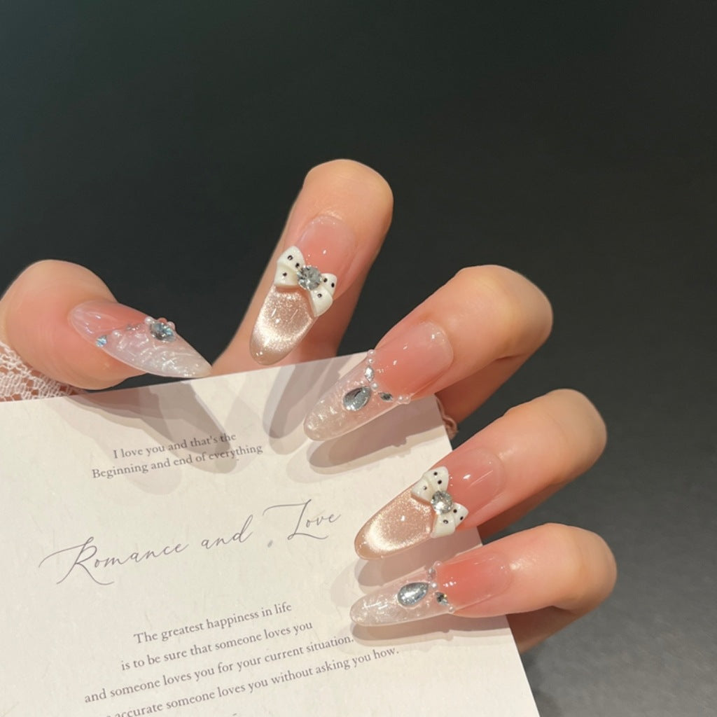 Elegantes Nagelkunstdesign Karnz