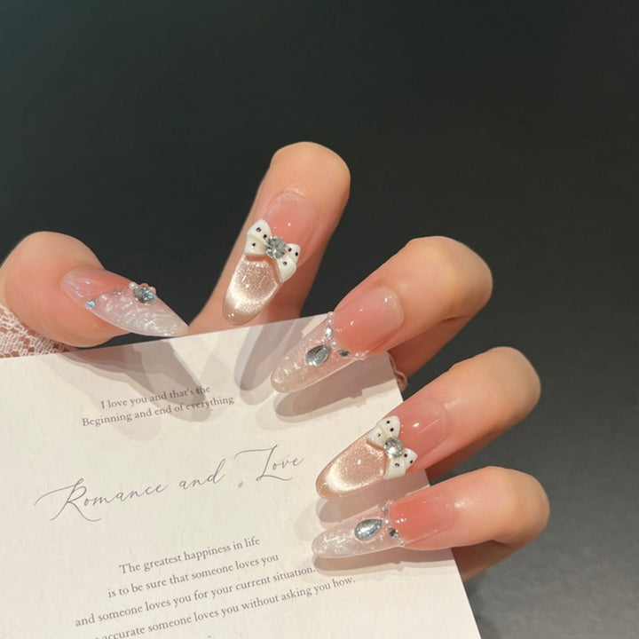 Elegantes Nagelkunstdesign Karnz