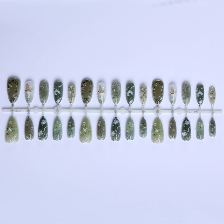 Kunstfingernägel mit Handgemachten Naturmotiven Karnz