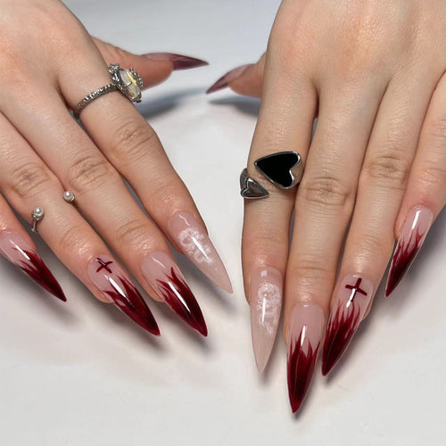 Kunstvolle Stiletto-Nägel mit kreativem Farbverlauf und Querschnitt-Design Karnz