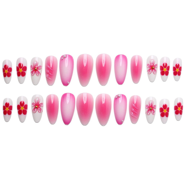 Kunstnagelset mit filigranen Blüten-Designs und schimmernden Akzenten Karnz