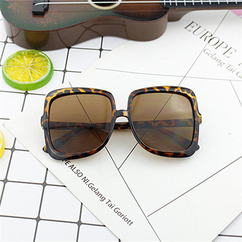 Damen Geometrische Sonnenbrille im modernen Design Karnz