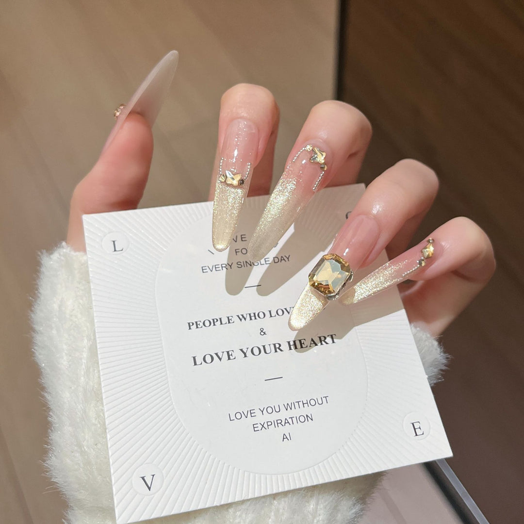 Glamouröses Nagelkunstdesign Karnz