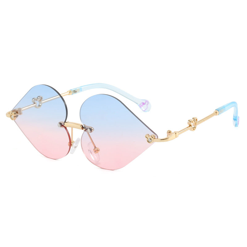 Damen Designer-Sonnenbrille mit einzigartigem Herzrahmen und gradienten Gläsern Karnz