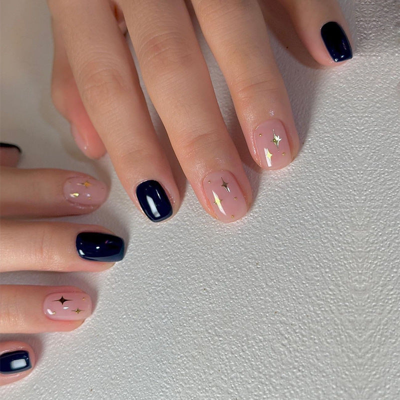 Elegante Stiletto Press-On Nagelkunst mit Strass-Akzenten Karnz