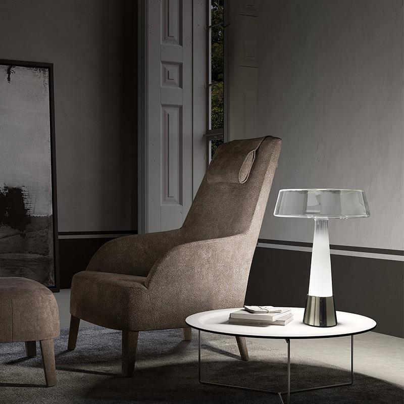 Stylische Glas Tischlampe mit integrierter LED-Beleuchtung