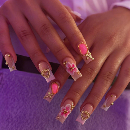 Dekorativer floraler Press-On-Nagelsatz mit Edelsteinakzenten Karnz