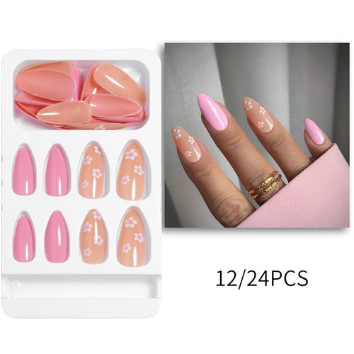 Kreatives Press-On Nageldesign Karnz