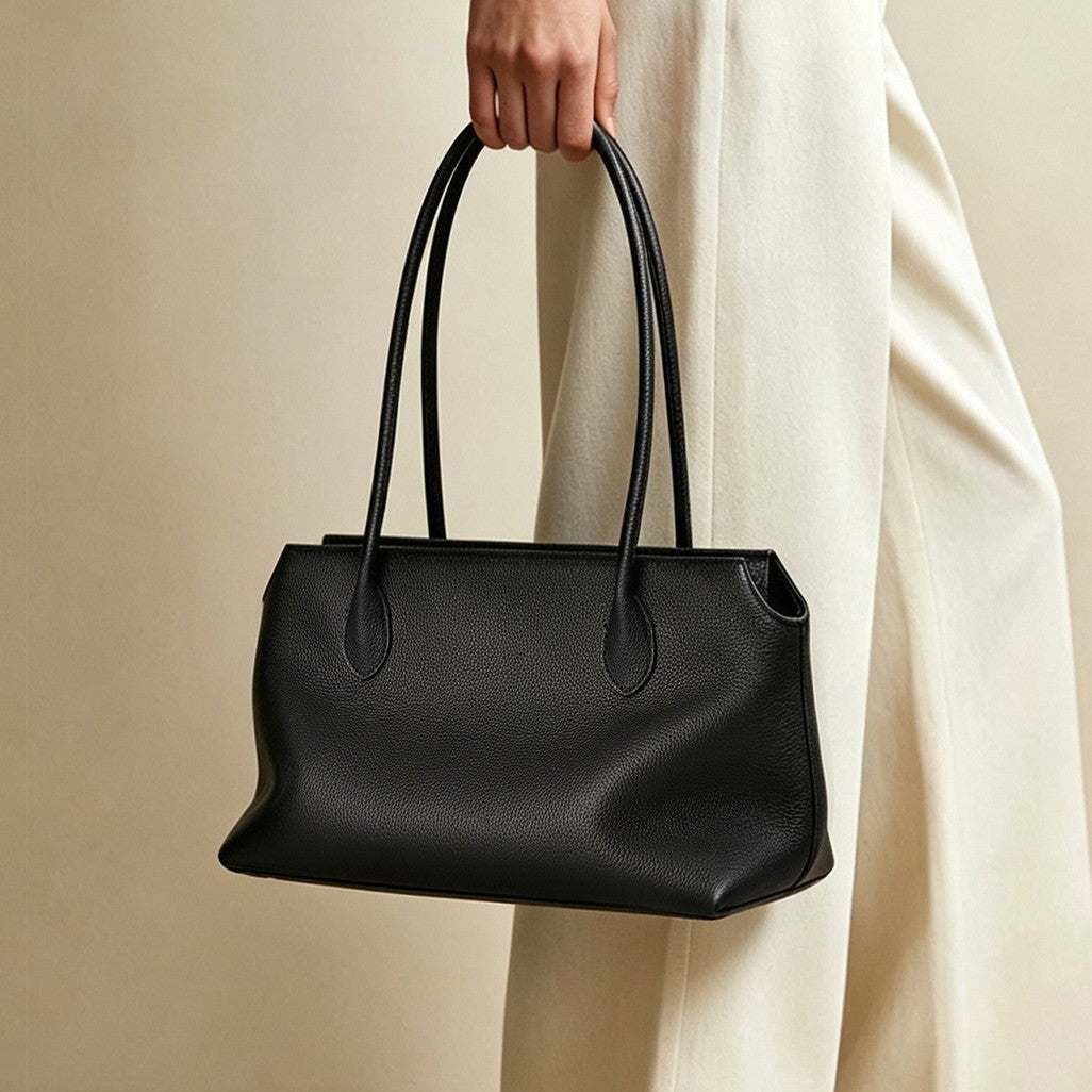 Slim rechteckige genoppte Tasche mit verlängerten Schultergurten
