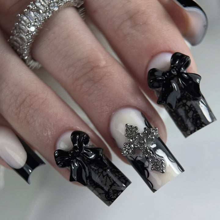 Gothic inspirierte Stiletto-Nagelkunst-Erweiterungen Karnz