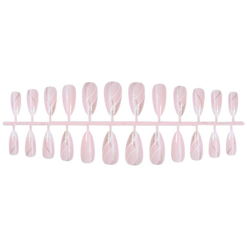 Kunstnagelset mit eleganten geometrischen Akzenten Karnz