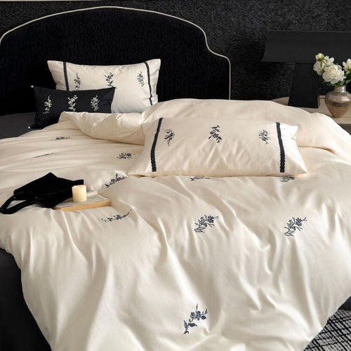 Luxuriöses Satin-Bettwäsche-Set mit feiner Blumenstickerei Karnz